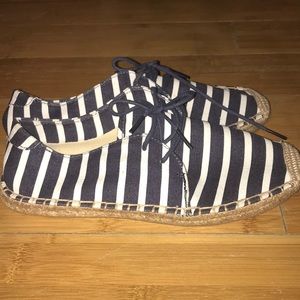 NWOT never worn Gap size 7 lace up espadrilles